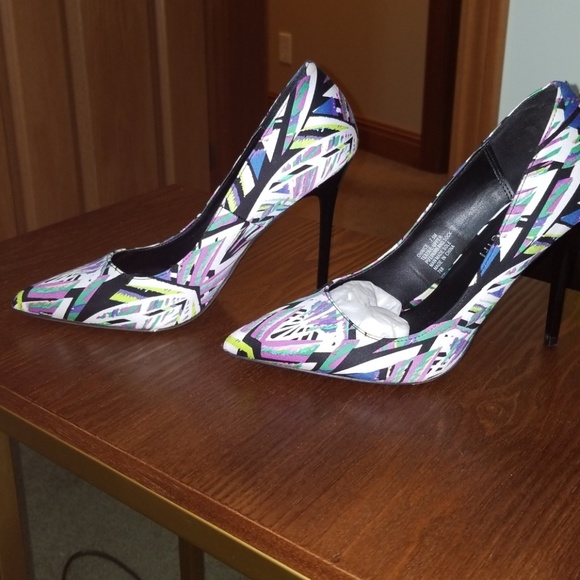 Shoes - Picture 4 of 4